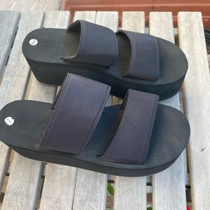 UO slide